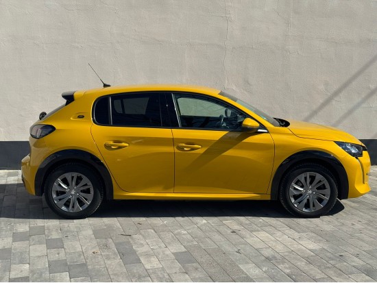 Peugeot e-208