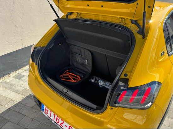 Peugeot e-208