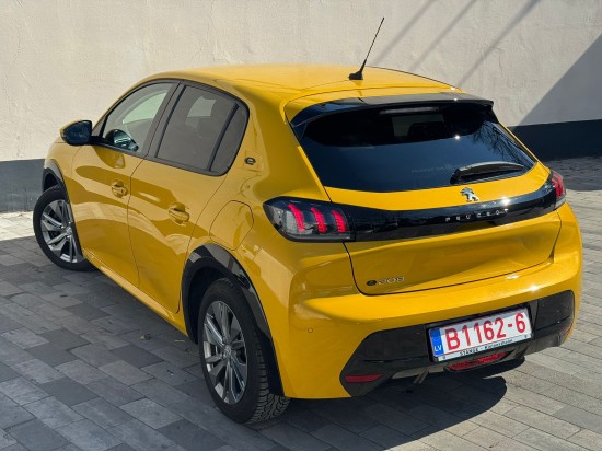 Peugeot e-208