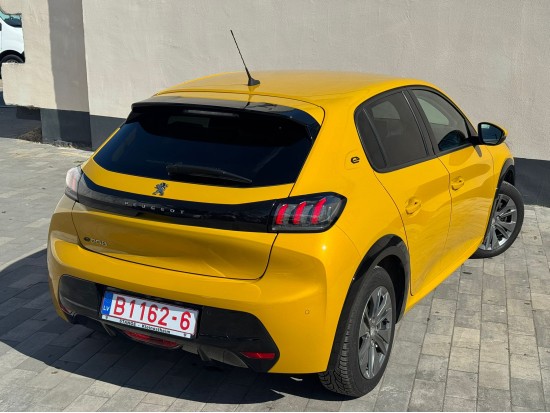 Peugeot e-208