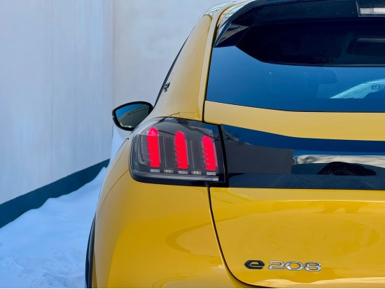Peugeot e-208