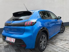 Peugeot e-208 Road Trip