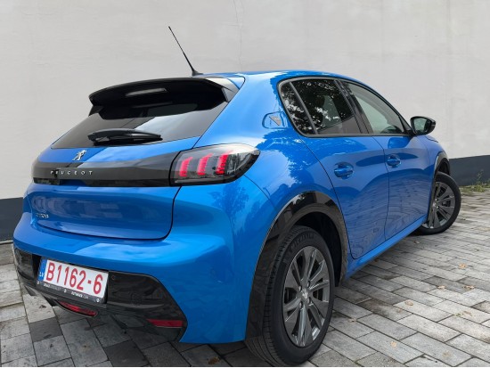 Peugeot e-208 Road Trip