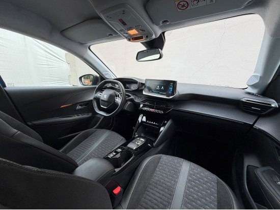 Peugeot e-208 Road Trip