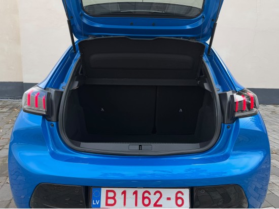 Peugeot e-208 Road Trip