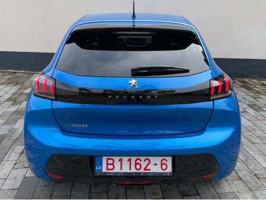 Peugeot e-208 Road Trip