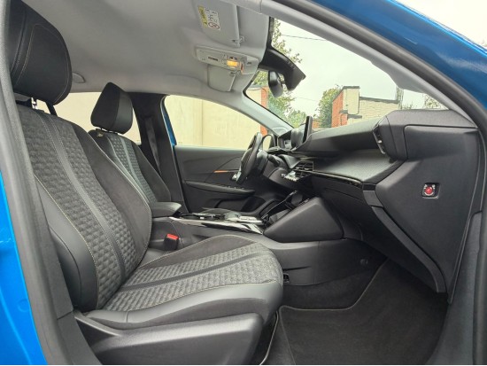 Peugeot e-208 Road Trip