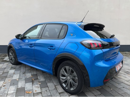 Peugeot e-208 Road Trip