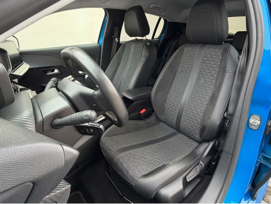 Peugeot e-208 Road Trip