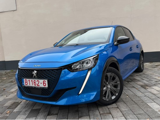 Peugeot e-208 Road Trip