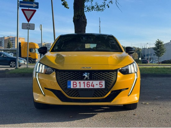 Peugeot e-208 GT