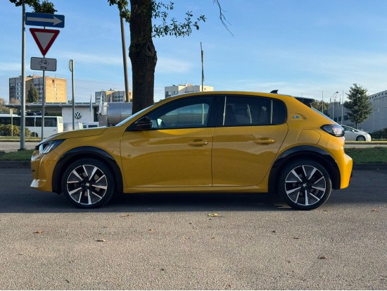 Peugeot e-208 GT