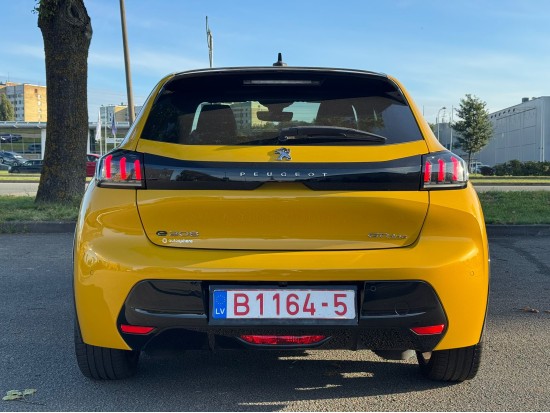 Peugeot e-208 GT