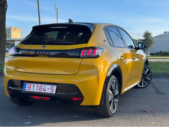 Peugeot e-208 GT