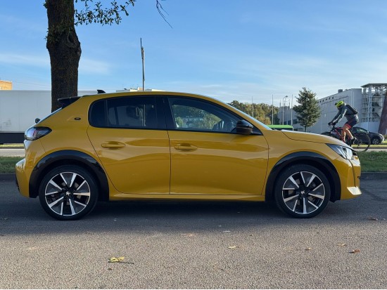 Peugeot e-208 GT