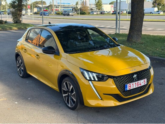 Peugeot e-208 GT
