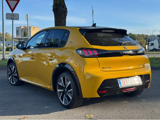 Peugeot e-208 GT
