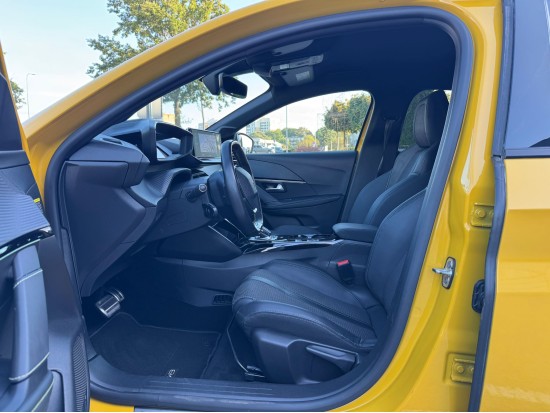 Peugeot e-208 GT