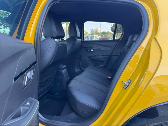 Peugeot e-208 GT