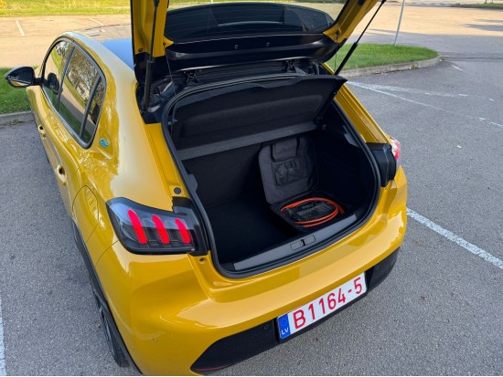 Peugeot e-208 GT